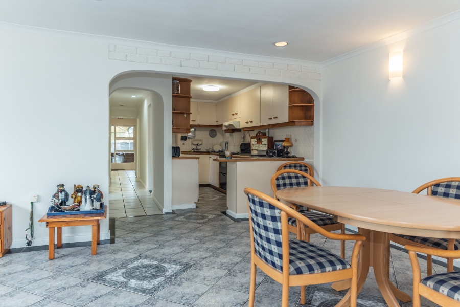 6 Bedroom Property for Sale in Kommetjie Western Cape